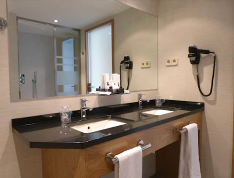 Junior Suite, Terrace | Bathroom sink