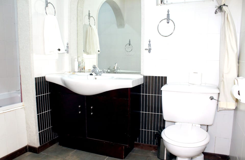 Queen Bedroom Red | Bathroom | Free toiletries, hair dryer, towels