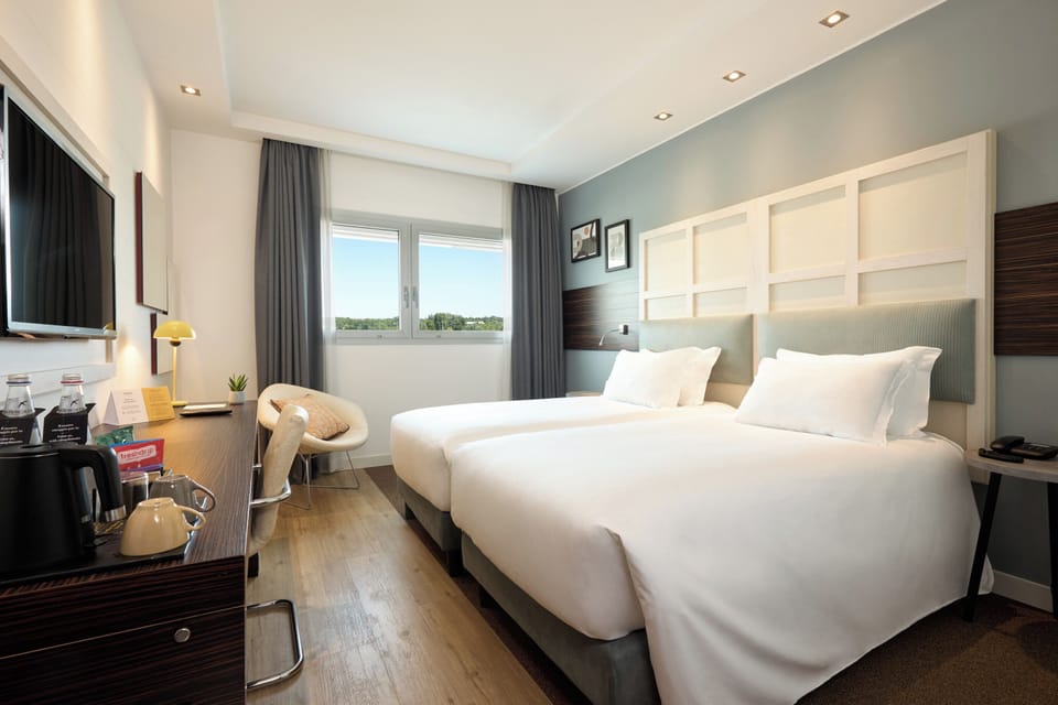 Premium bedding, down comforters, minibar, in-room safe