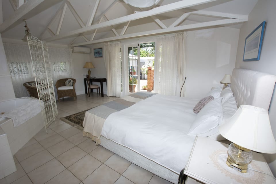 The Summer House & cooked gourmet breakfast- King bed with ensuite and 2 person Spa | 1 bedroom, premium bedding, down comforters, Select Comfort beds