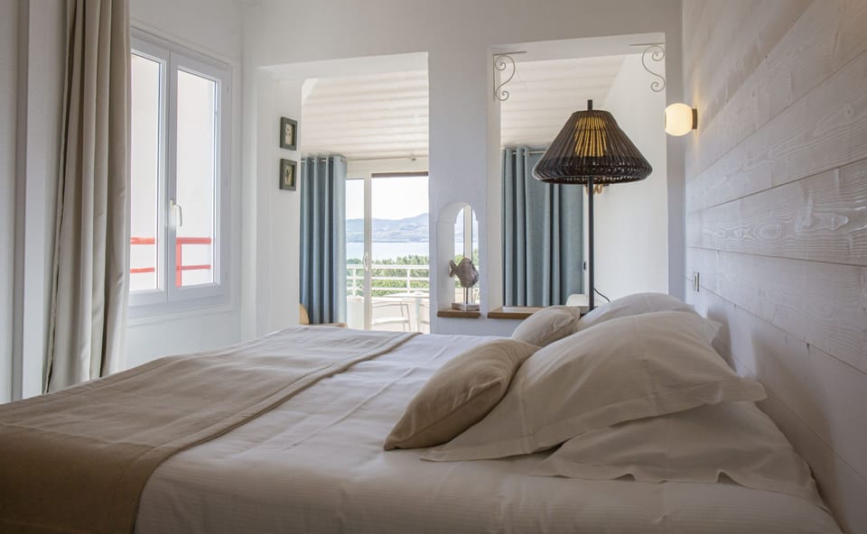 Junior suite panoramic view | Minibar, in-room safe, free WiFi, bed sheets