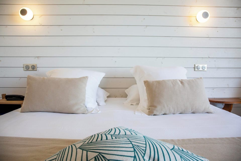 Minibar, in-room safe, free WiFi, bed sheets