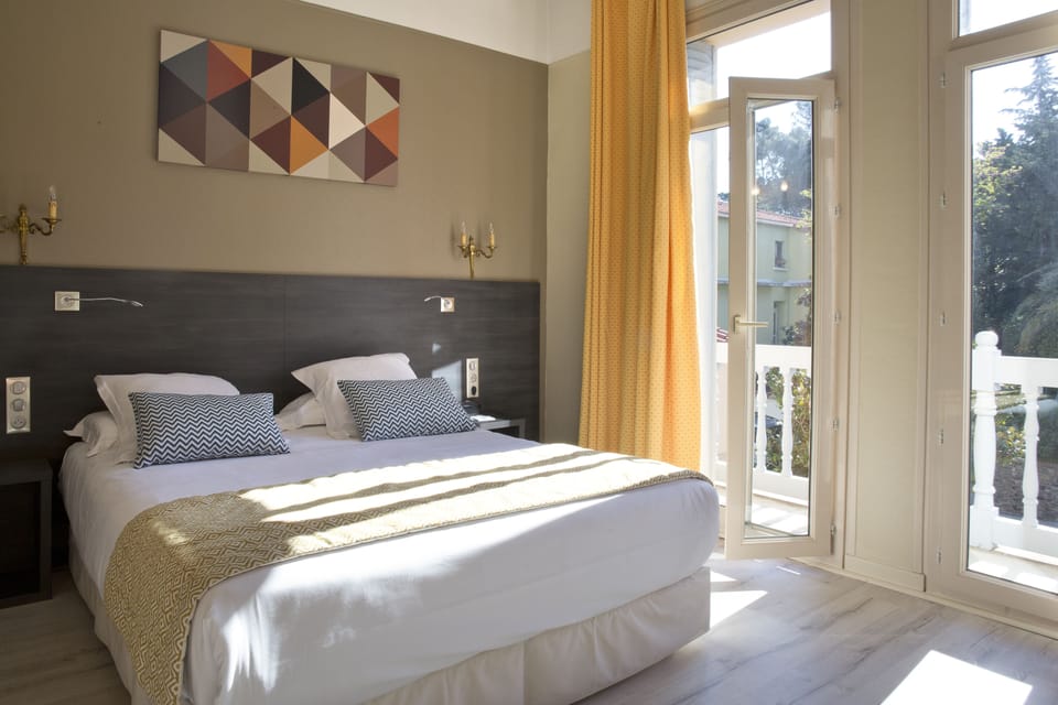 In-room safe, desk, iron/ironing board (on request), WiFi (free)