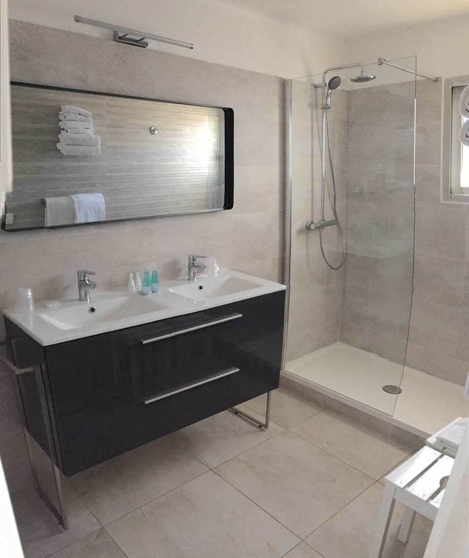 Superior family room | Bathroom | Hair dryer, towels