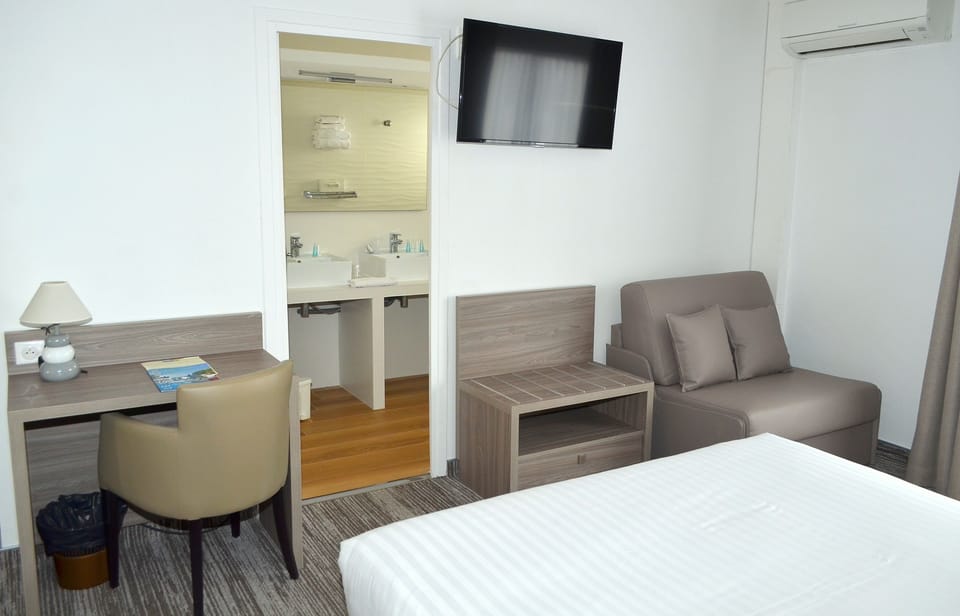 Superior family room | Premium bedding, minibar, in-room safe, desk