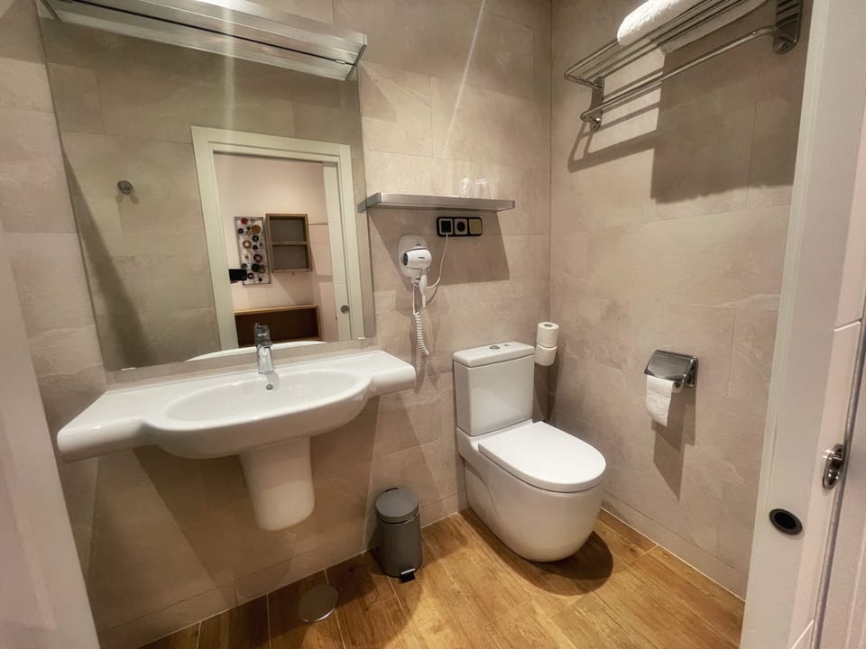 Quadruple Room | Bathroom | Shower, free toiletries, hair dryer, towels