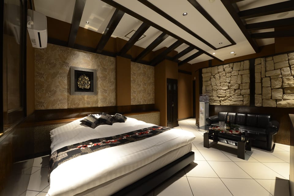 Individually decorated, desk, free WiFi, bed sheets