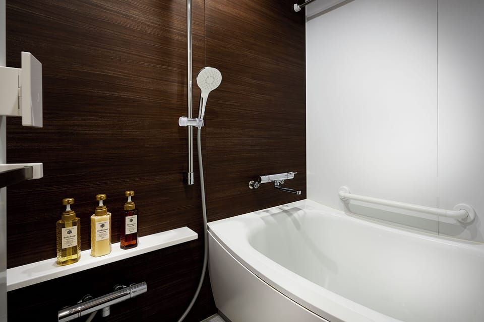 Deluxe Twin Room, with Sofa Bed & Bathtub, Non Smoking/Shuttle buses to Kinkakuji available! | In-room safe, free WiFi, bed sheets