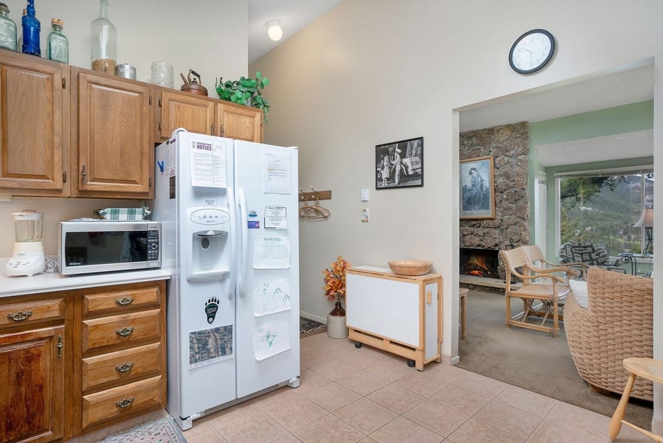 Townhome, 3 Bedrooms | Private kitchen | Coffee/tea maker, fridge, microwave, oven