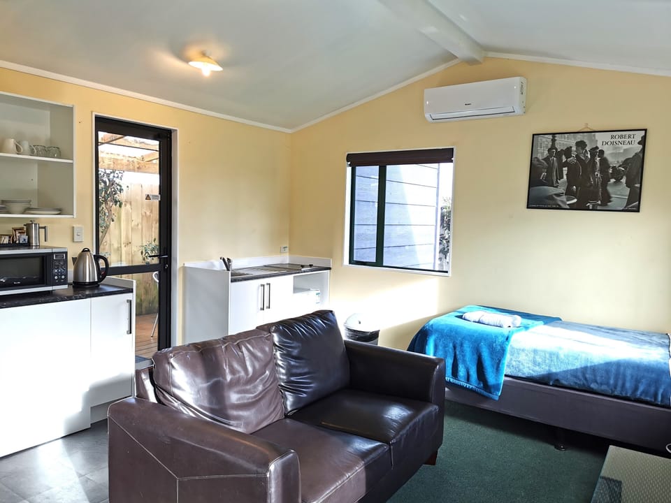 Triple Room with Mineral Hot Pool Unit 8 | Private kitchen
