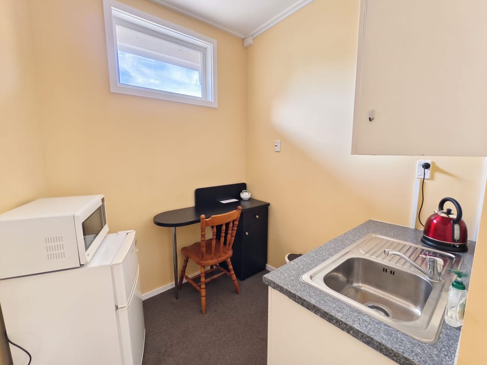 Single Unit 1A with Private Mineral Hot Pool | Private kitchen