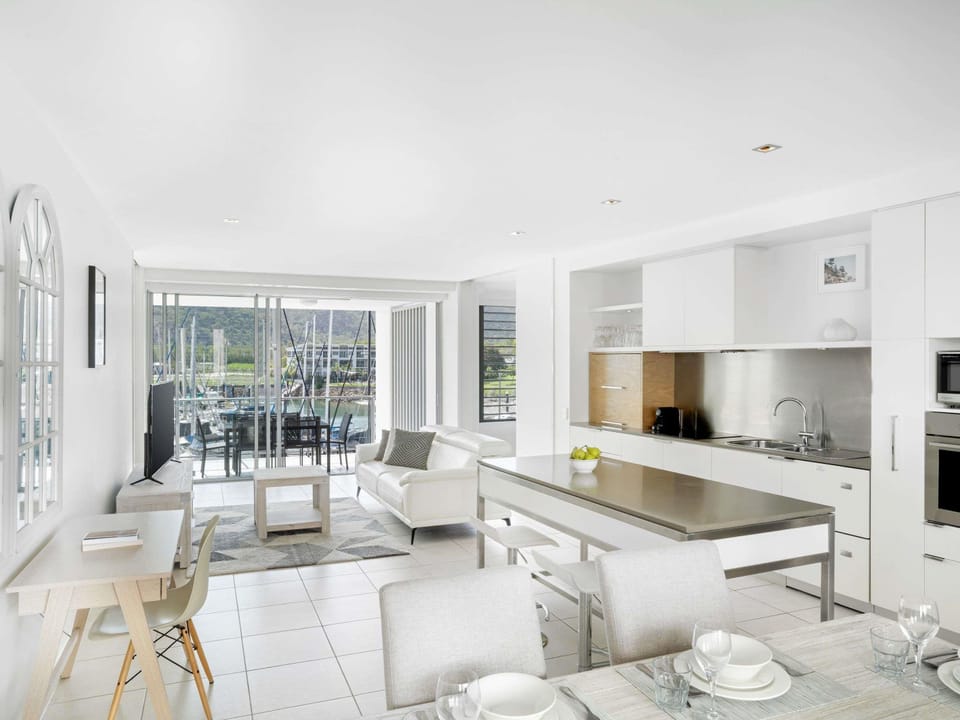 Room, 3 Bedrooms (Plunge) | In-room safe, individually furnished, iron/ironing board, free WiFi