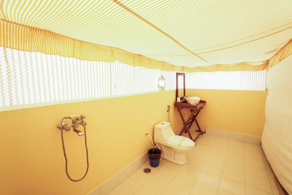 Shower, free toiletries, towels