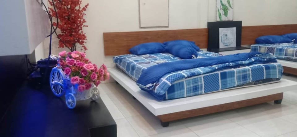 Family 4 Persons | Desk