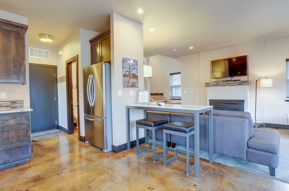 House, 2 Bedrooms | Private kitchen | Fridge, microwave, oven, stovetop