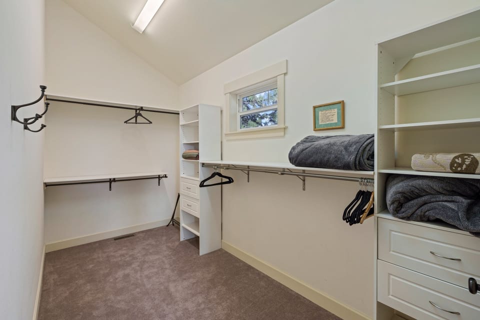 House, 5 Bedrooms | Interior