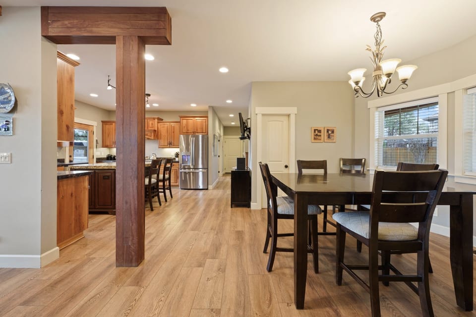 House, 5 Bedrooms | Dining