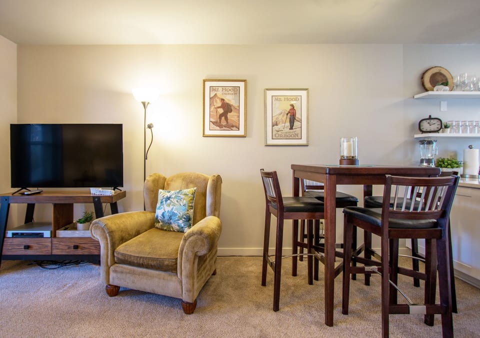 Condo, 1 Bedroom | Living room