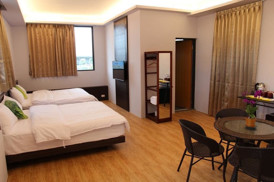 Family Quadruple Room | Desk, blackout drapes, soundproofing, free WiFi