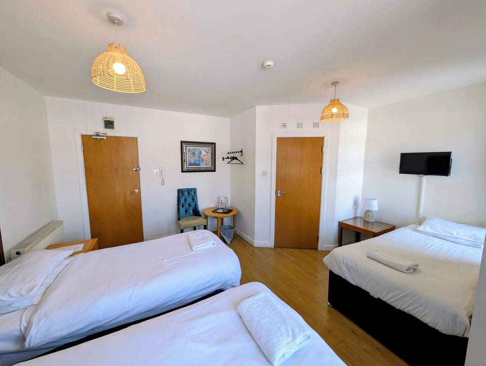 Triple Room | Individually decorated, individually furnished, iron/ironing board