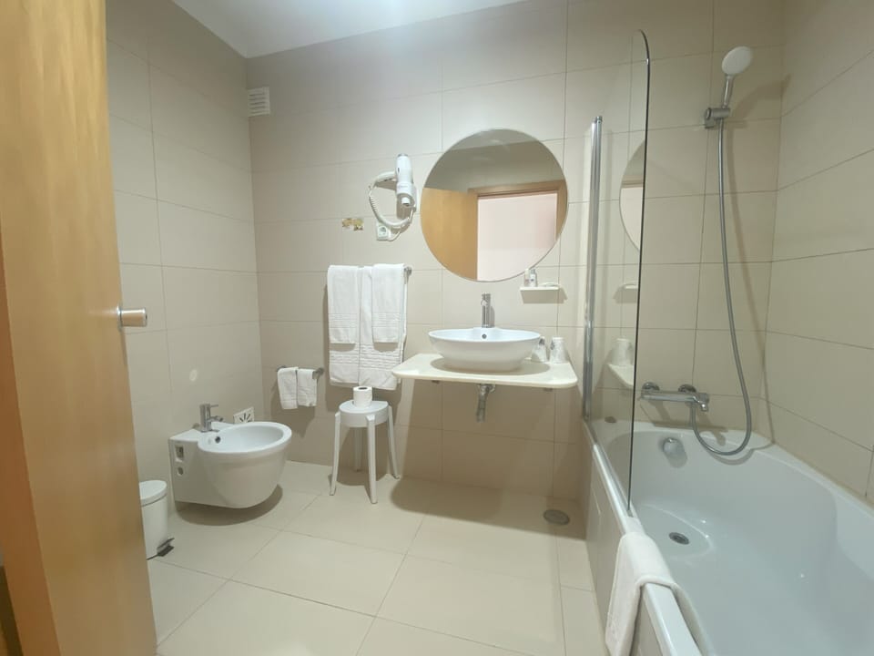 Double Room, Partial Sea View | Bathroom | Free toiletries, hair dryer, bidet, towels