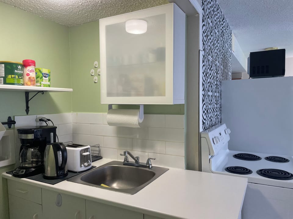 Standard Suite, 2 Bedrooms, Patio, Garden View | Private kitchen | Coffee/tea maker, fridge, microwave, oven
