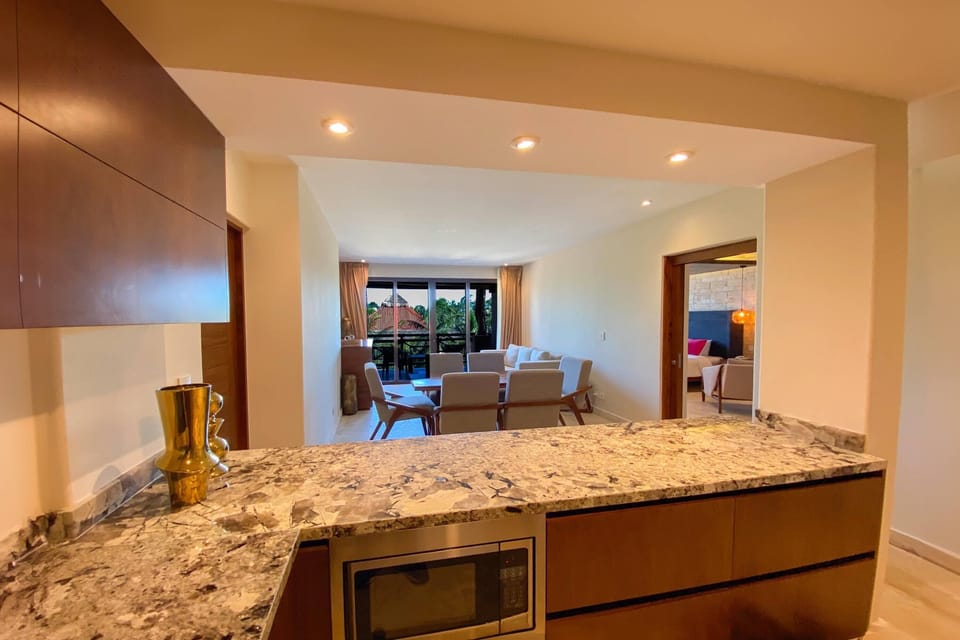 Deluxe Suite, 1 King Bed, Non Smoking, Ocean View | Egyptian cotton sheets, premium bedding, minibar, in-room safe