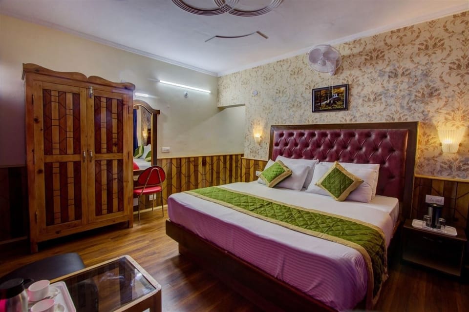 Deluxe Double Room, 1 Double Bed | Individually decorated, individually furnished, cribs/infant beds