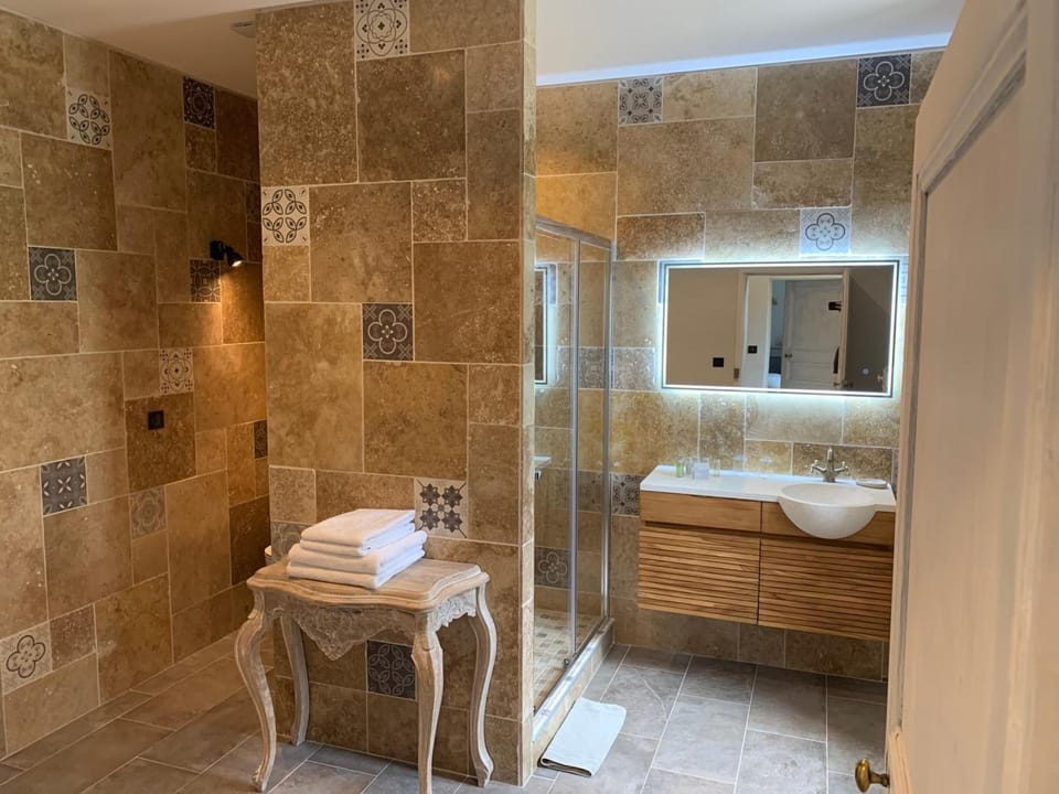 Designer toiletries, hair dryer, slippers, towels