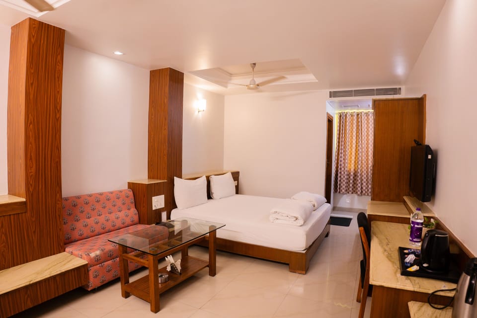 Deluxe Room | Egyptian cotton sheets, premium bedding, down comforters