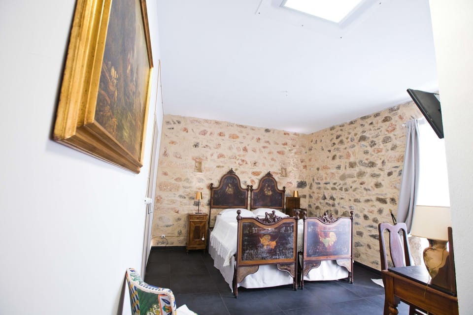 Triple Room | Minibar, desk, blackout drapes, iron/ironing board