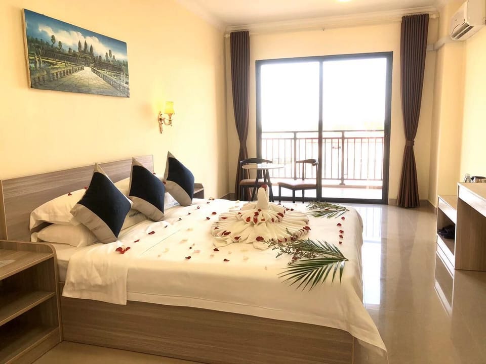 Deluxe Twin Room (with One-way Airport Pick) | Minibar, in-room safe, individually decorated, individually furnished