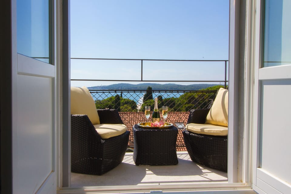 Luxury Apartment | Terrace/patio