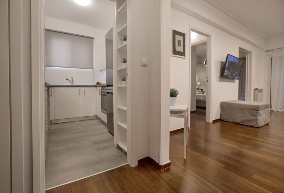 Apartment, 1 Bedroom | Private kitchen | Fridge, oven, stovetop, coffee/tea maker