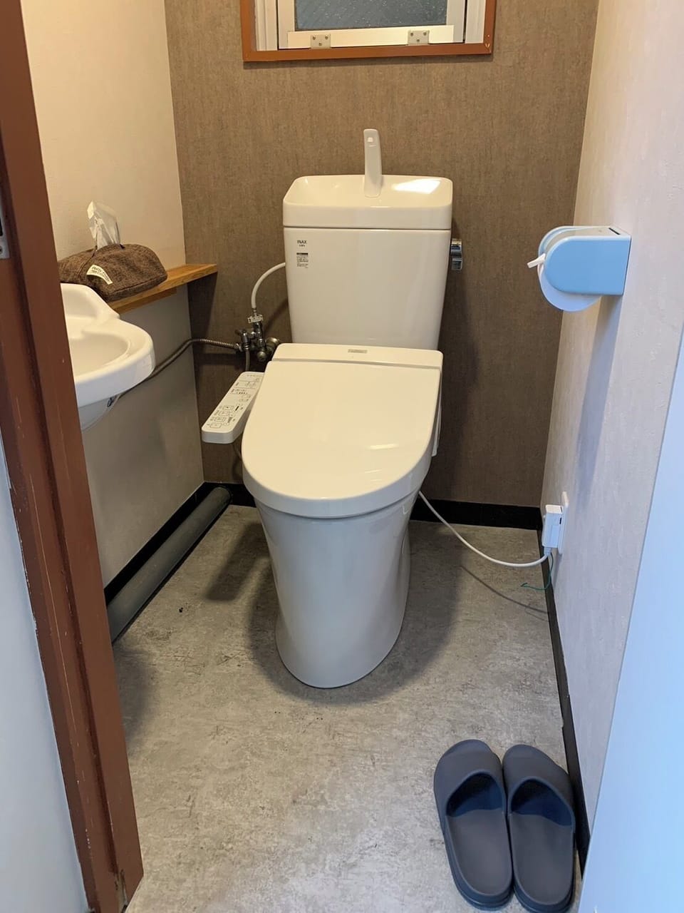 Basic Quadruple Room | Bathroom | Shower, free toiletries, hair dryer, towels