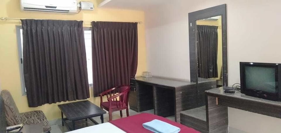 In-room safe, blackout drapes, bed sheets