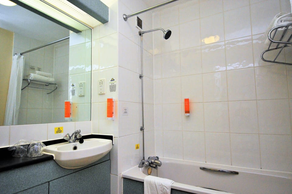 Combined shower/tub, eco-friendly toiletries, hair dryer, towels