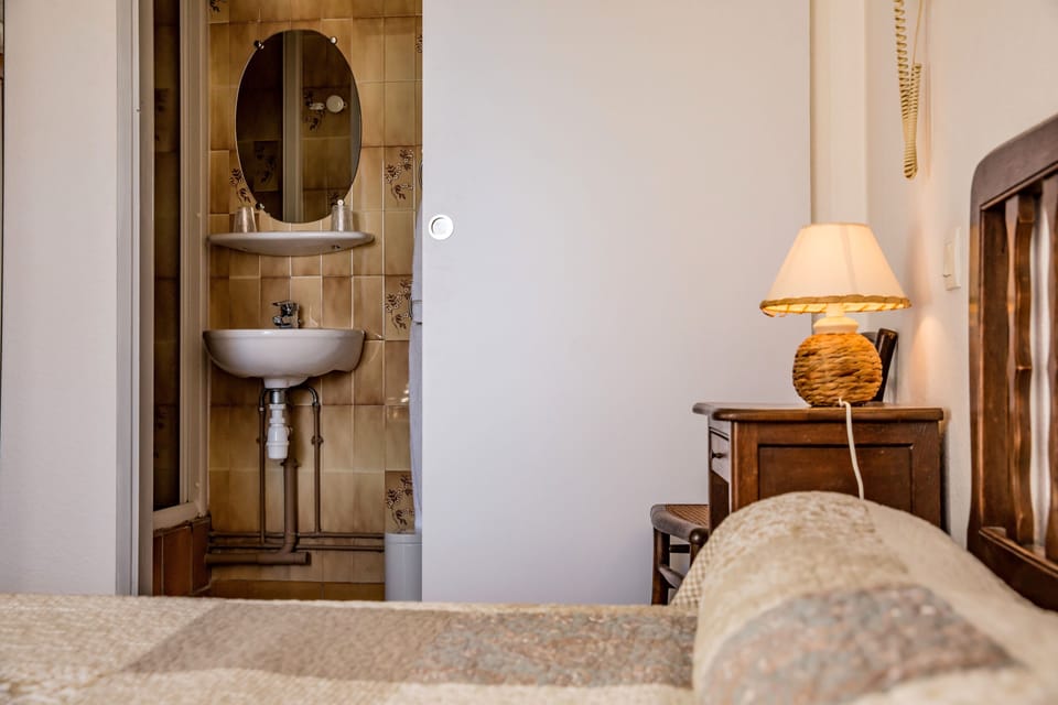 Double Room | Desk, soundproofing, free cribs/infant beds, free WiFi