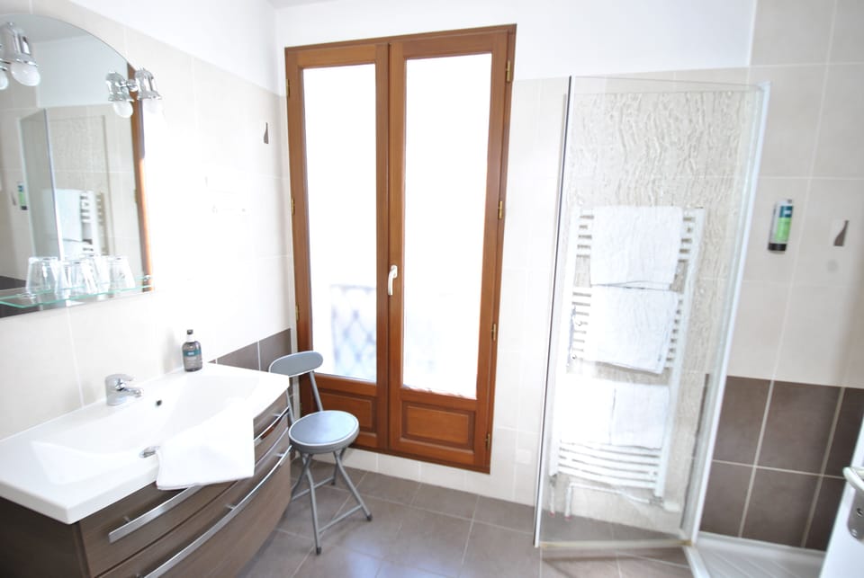 Comfort Double Room | Premium bedding, desk, soundproofing, free WiFi