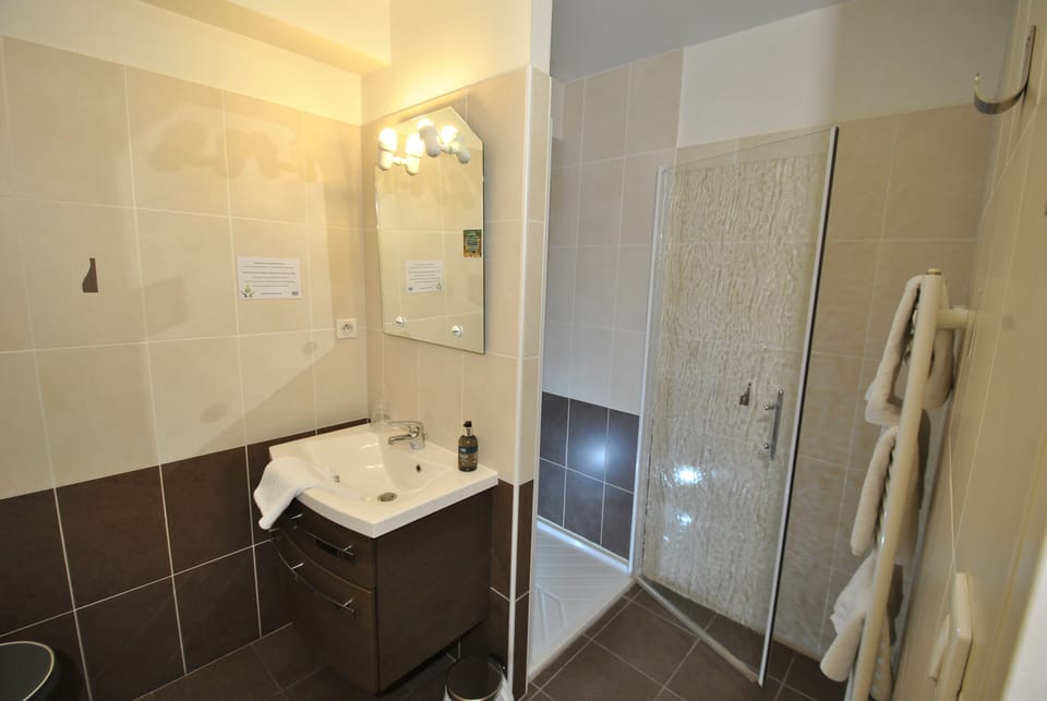 Comfort Double Room | Premium bedding, desk, soundproofing, free WiFi