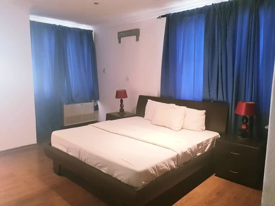 Premium Apartment | 4 bedrooms, in-room safe, laptop workspace, iron/ironing board