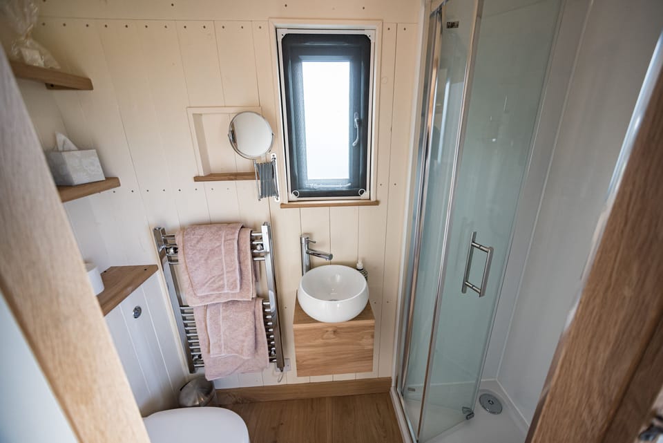 Luxury Room, Ensuite, Courtyard View (Cottage Shepherds Hut)