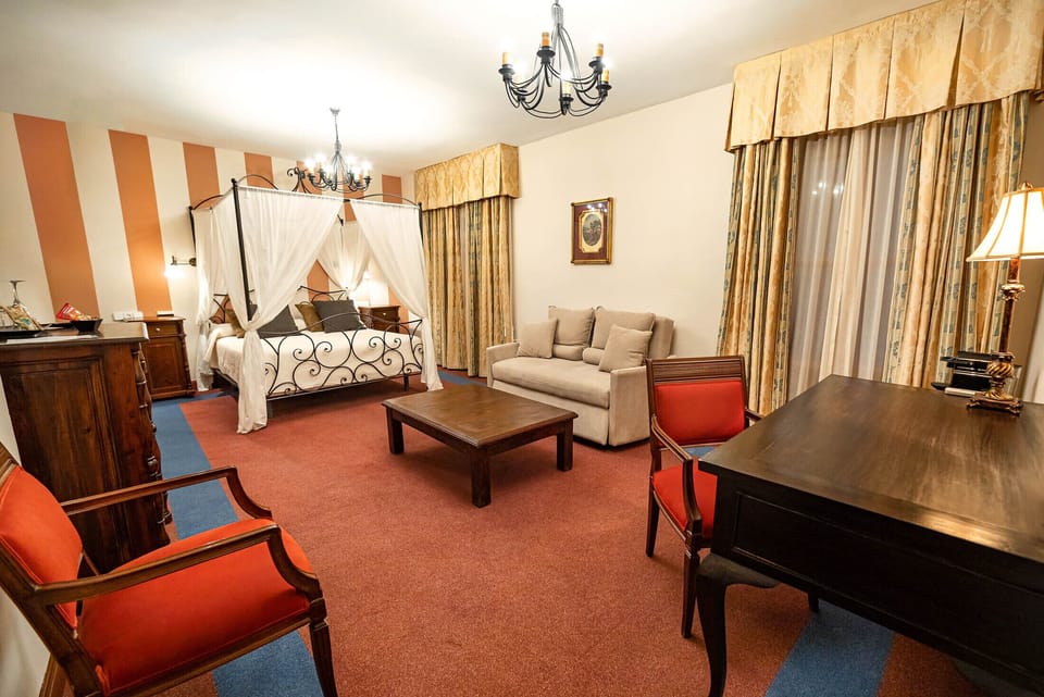 Junior Suite | Minibar, in-room safe, soundproofing, free cribs/infant beds