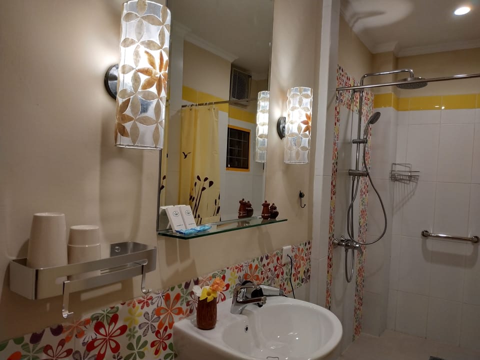 Family Room, 1 Bedroom, Garden View | Bathroom | Shower, rainfall showerhead, free toiletries, hair dryer