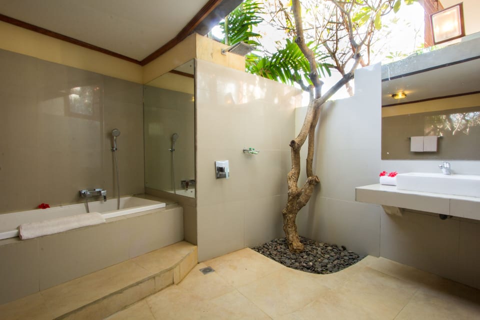 Family Room, Garden View | Bathroom | Rainfall showerhead, free toiletries, towels, soap