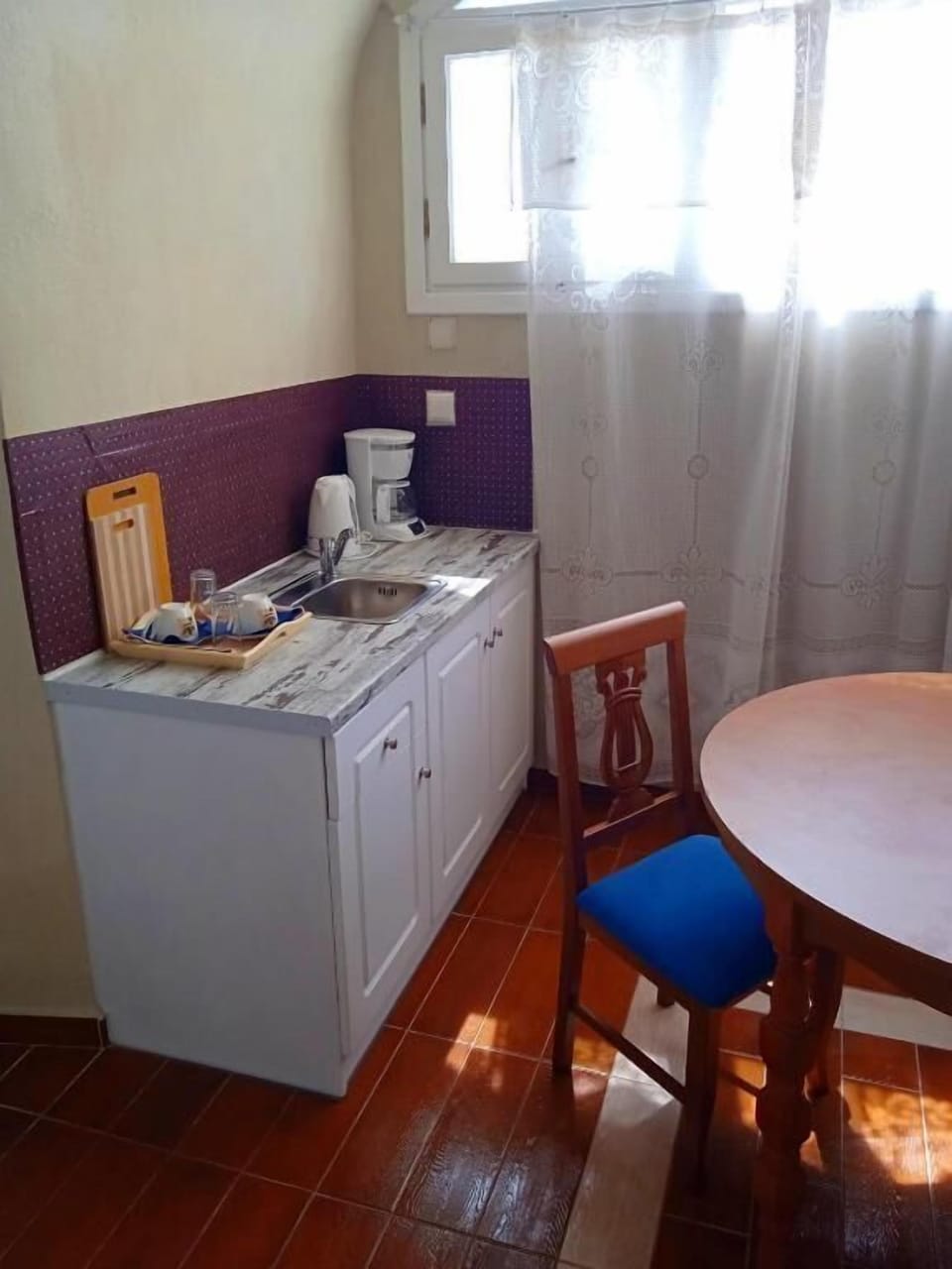 Traditional Suite, 1 Bedroom | Private kitchenette | Fridge, coffee/tea maker, electric kettle, cookware/dishes/utensils