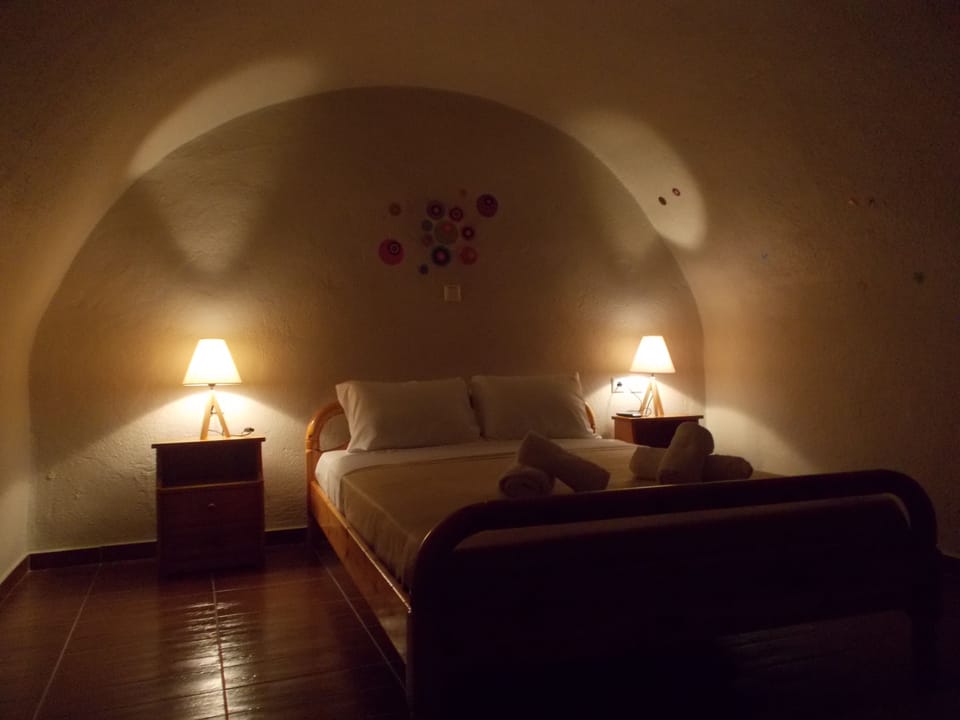 Junior Suite, 1 Bedroom | 1 bedroom, hypo-allergenic bedding, in-room safe, individually decorated