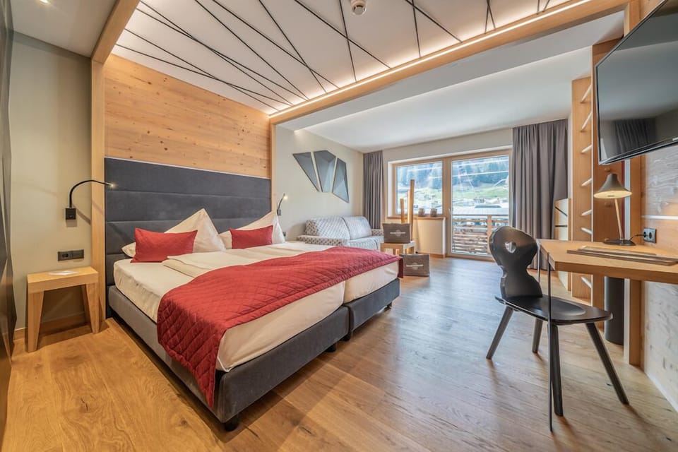 Superior Double Room, Balcony | Free minibar, in-room safe, desk, blackout drapes
