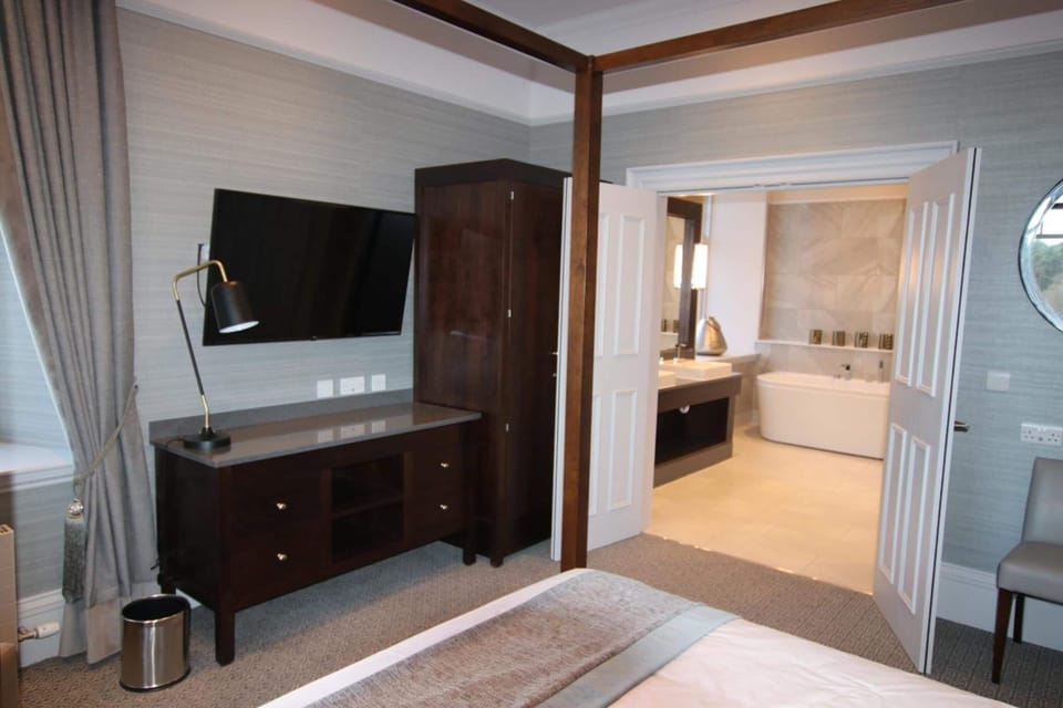 Desk, blackout drapes, iron/ironing board, free WiFi