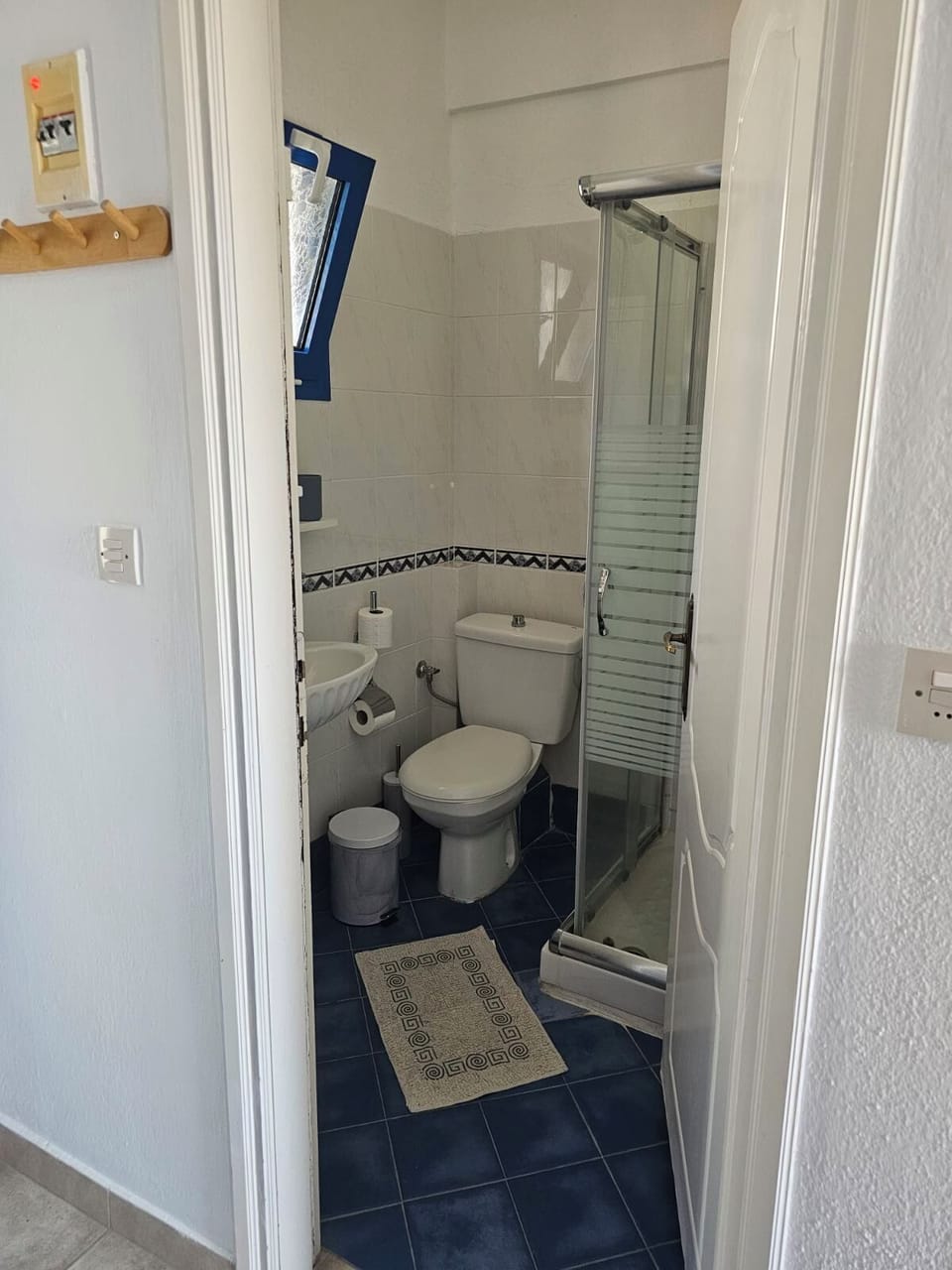 Comfort Studio, 1 Bedroom, Non Smoking, Ocean View | Bathroom | Shower, free toiletries, hair dryer, slippers